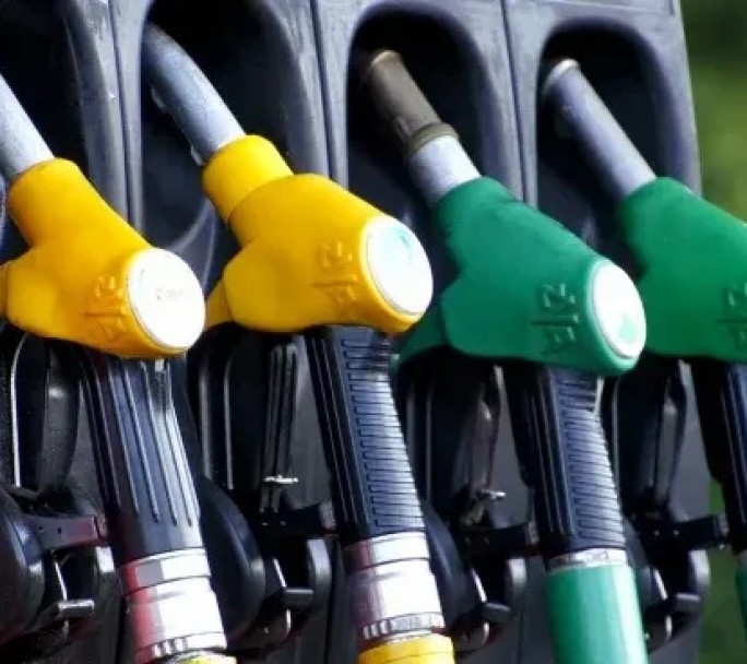 Nafta y gasoil: el Gobierno sube impuestos y se viene otro aumento en los surtidores